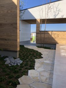 R+house　鹿児島で建築家との家造り　薩摩川内モデルハウスから（５誰が使っても使い勝手がいいお庭）